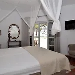 Casa Tulipa Sleeps 4 With Pool Garden & A C * Albufeira