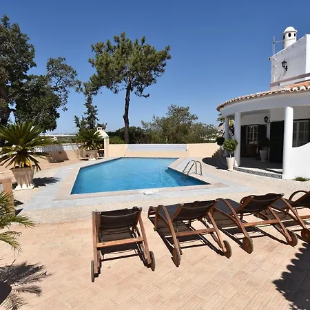 Villacasatulipa-sleeps4-garden-pool-bbq-ac Villa Albufeira