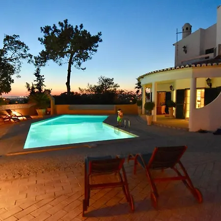 Villa Villacasatulipa-sleeps4-garden-pool-bbq-ac Albufeira