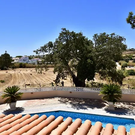Villacasatulipa-sleeps4-garden-pool-bbq-ac * Albufeira