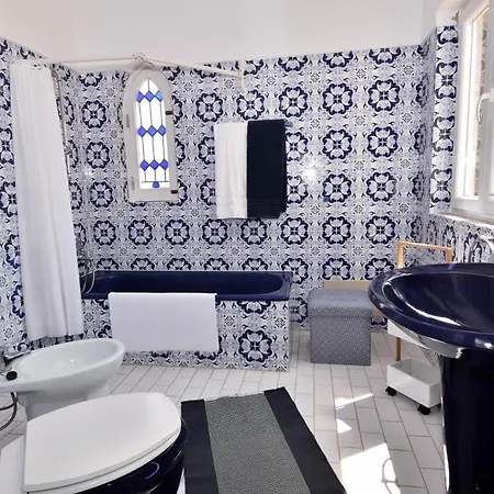 Villa Villacasatulipa-sleeps4-garden-pool-bbq-ac *