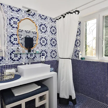 Willa Villacasatulipa-sleeps4-garden-pool-bbq-ac