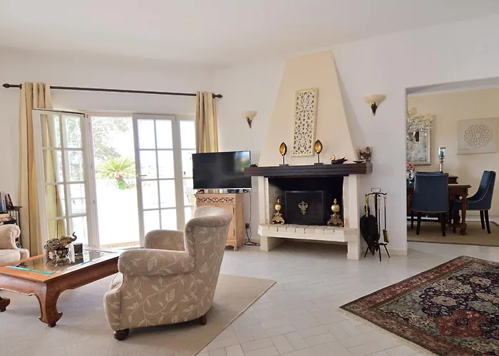 Villa Casa Tulipa Sleeps 4 With Pool Garden & A C Albufeira