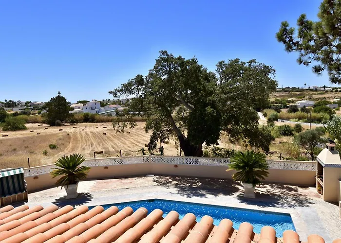 Villa Casa Tulipa Sleeps 4 With Pool Garden & A C