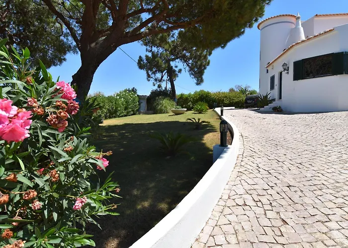 Casa Tulipa Sleeps 4 With Pool Garden & A C Villa Albufeira